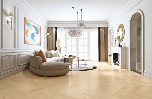 Wohnzimmer mit hellen Möbeln und Parkettboden