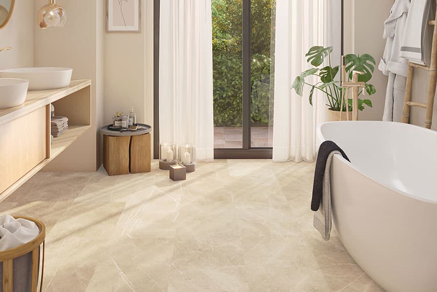 Wohnzimmer mit hellem Boden – natürlicher Lichteinfall